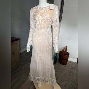 Ivy City Co Cream Floral Lace Long Sleeve Dress